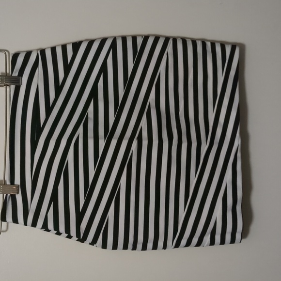 Express Mini Skirt - Picture 4 of 6